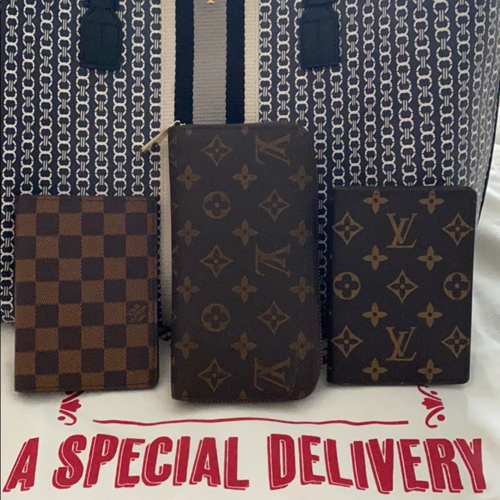 LV wallet and passport hold NOT AUTHENTIC